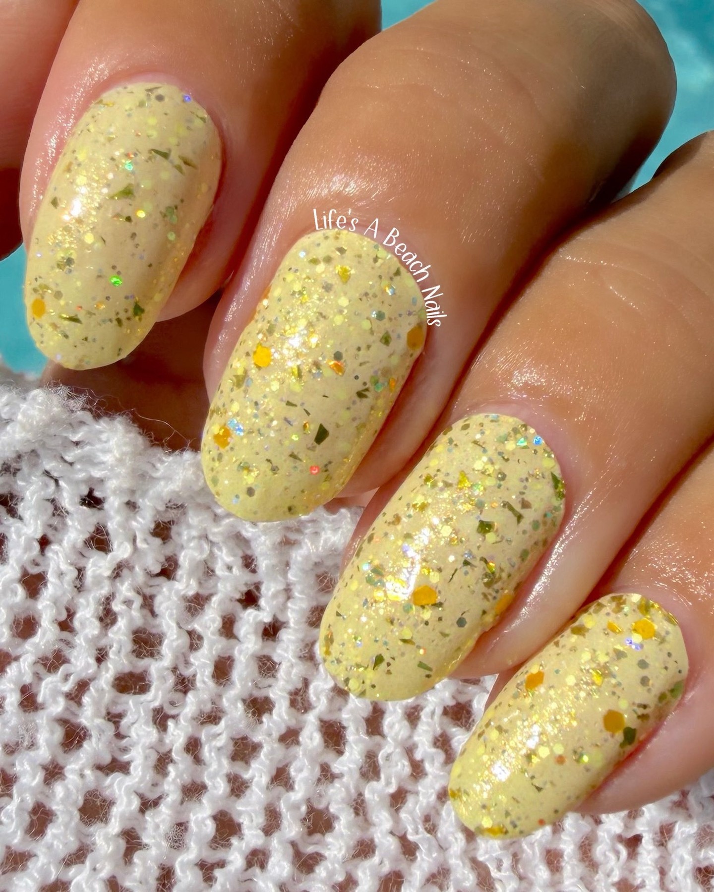 🌟 Noon Nailfie 🌟

Today's featured manicure: Poolside Pineapple

🌟 Rating:
❤ It's OK, but not for me
❤❤ I might like it better in person
❤❤❤ So cute! Show me more
❤❤❤❤ OMG! I need it now!
❤❤❤❤❤ How fast can it get here!

Don't forget to share your thoughts in the comments below! 💬
#NoonNailfie #ManicureOfTheDay #NailPolishLove #PoolsidePineapple #ColorPlayClubExclusive