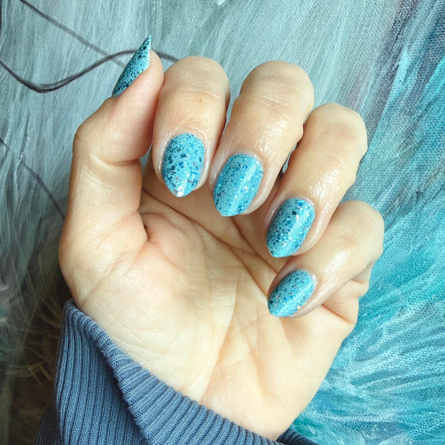 🌟 Noon Nailfie 🌟

Today's featured manicure: Blue Margarita

🌟 Rating:
❤ It's OK, but not for me
❤❤ I might like it better in person
❤❤❤ So cute! Show me more
❤❤❤❤ OMG! I need it now!
❤❤❤❤❤ How fast can it get here!

Don't forget to share your thoughts in the comments below! 💬
#NoonNailfie #ManicureOfTheDay #NailPolishLove #BlueMargarita #ColorPlayClubExclusive