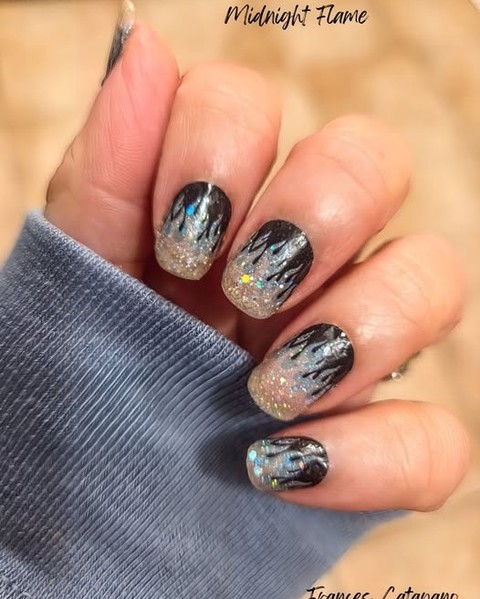 🌟 Noon Nailfie 🌟

Today's featured manicure: Midnight Flame

🌟 Rating:
❤ It's OK, but not for me
❤❤ I might like it better in person
❤❤❤ So cute! Show me more
❤❤❤❤ OMG! I need it now!
❤❤❤❤❤ How fast can it get here!

Don't forget to share your thoughts in the comments below! 💬
#NoonNailfie #ManicureOfTheDay #NailPolishLove #MidnightFlame #TrendShopDrop